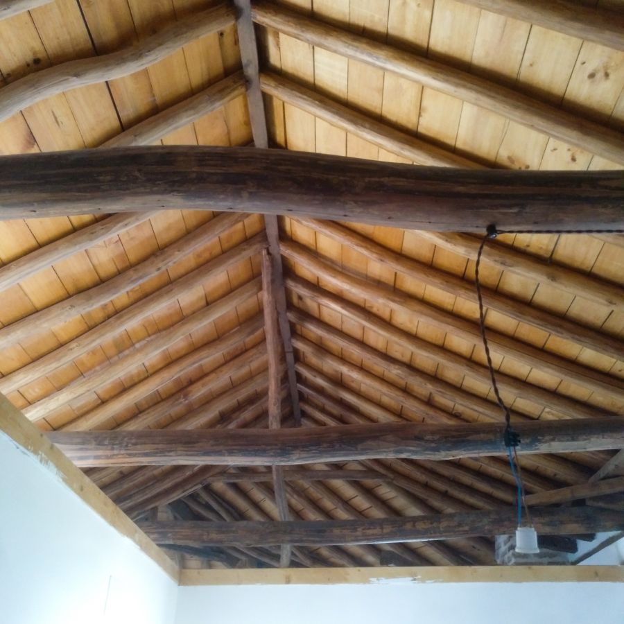 Reforma de apartamento con recuperación de techos de madera 7