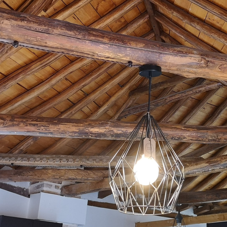 Reforma de apartamento con recuperación de techos de madera 1